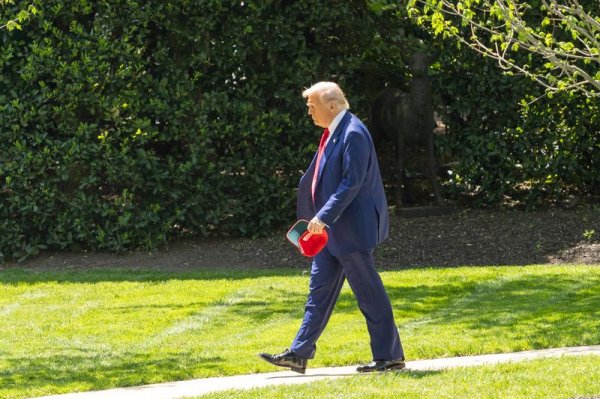 配资好评股票配资门户 反对特朗普关税成风潮：从华尔街大佬蔓延到原住民的“合围”